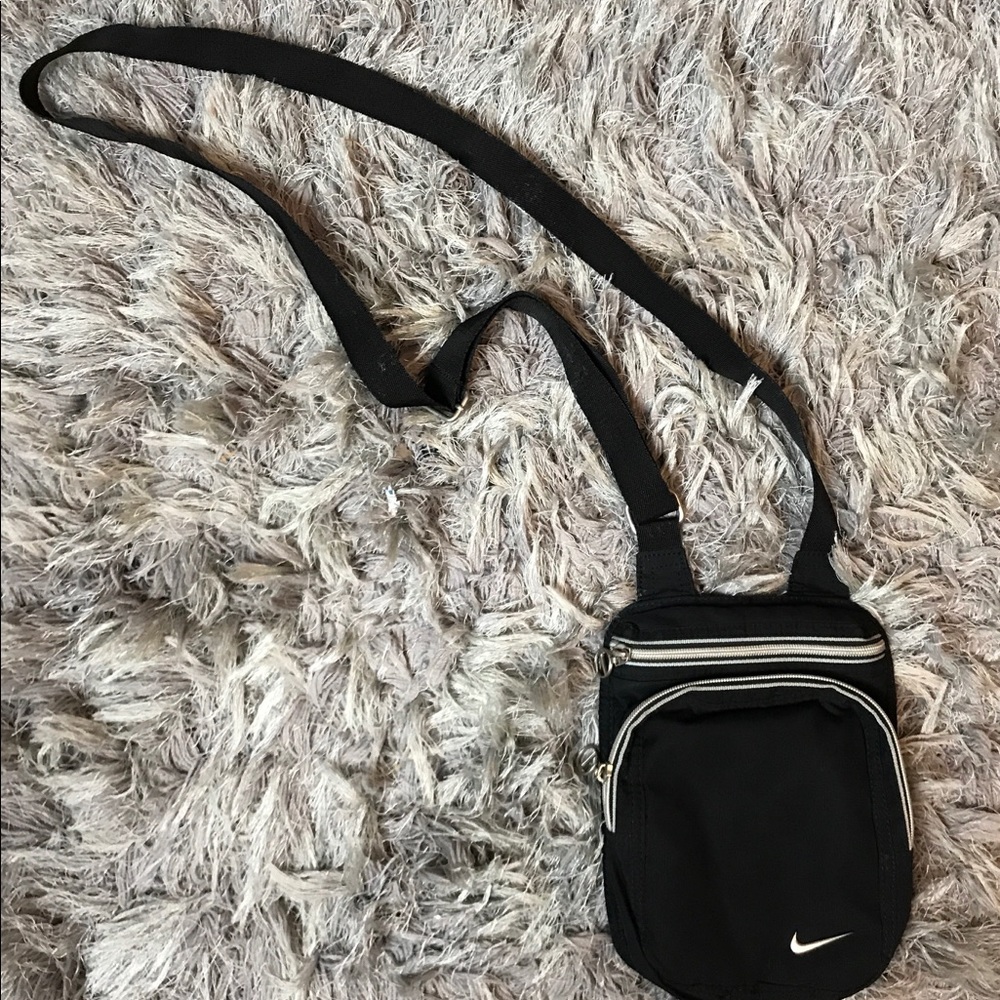 ♻️ Nike Black Zip Shoulder Mini Travel Bag